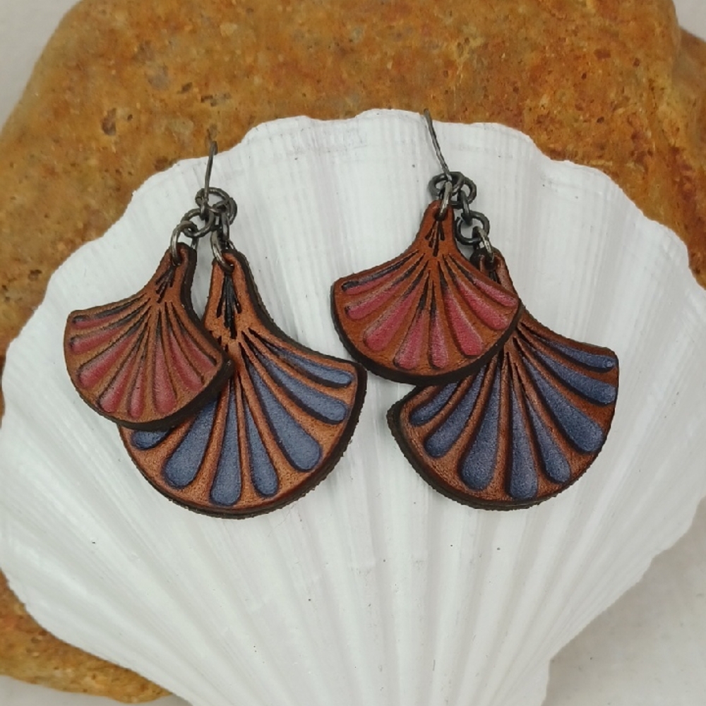 Justin Boots Rusty Red Tooled Leather Adobe Fan Drop Earrings Light Weight